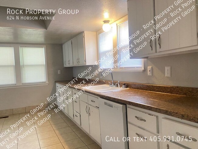 Building Photo - Three-Bedroom House with 1500 SF Outbuildi...