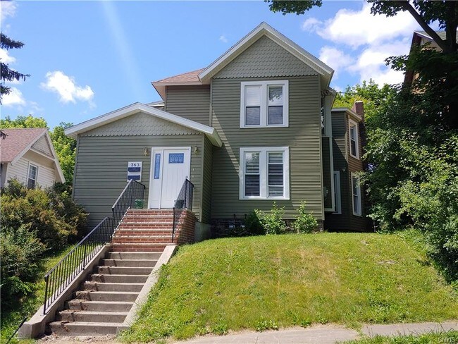 Building Photo - 363 Green St