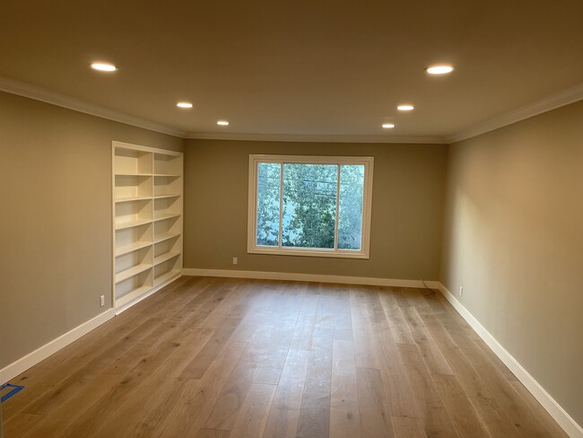 Living Room - 112 44th Ave