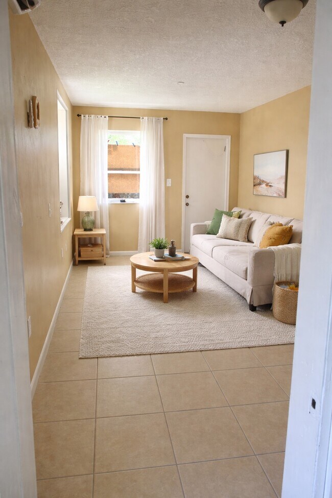 Foto del edificio - 518 N Tamarind Ave