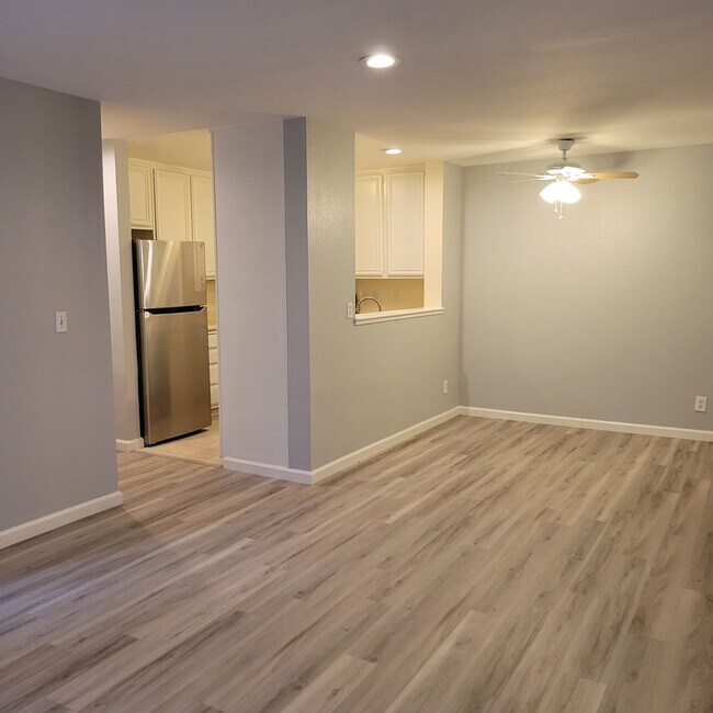 Foto del edificio - 2 Bedroom, 2 Bathroom Condo for Rent in Ma...