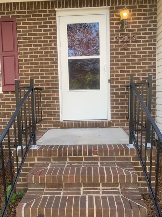 Building Photo - 3703 Cliffridge Dr