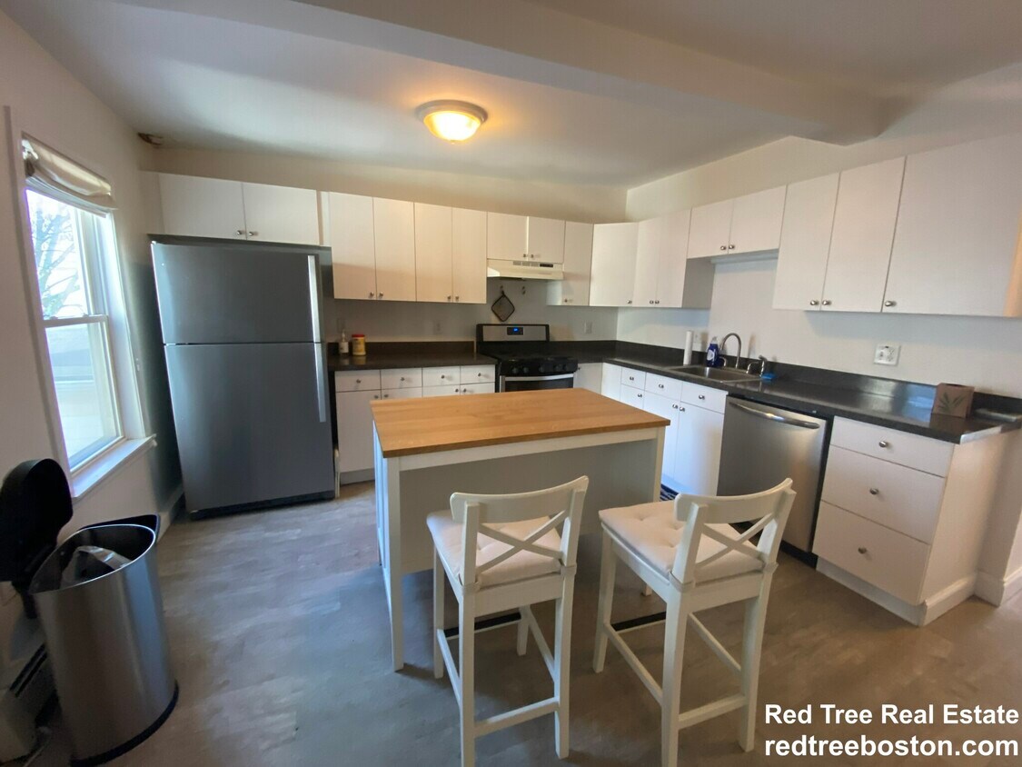 Foto principal - 652 Dorchester Ave