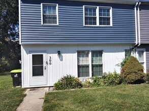 Building Photo - 300 Oakway Ct