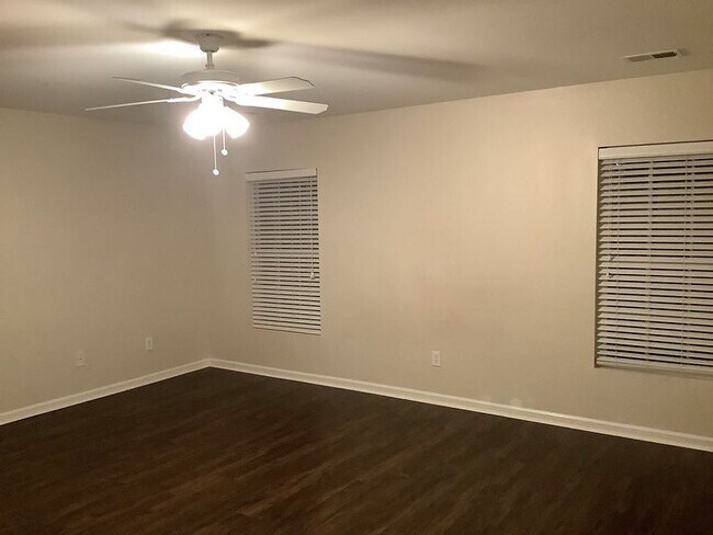 Foto del edificio - 1140 Moss Grove Dr