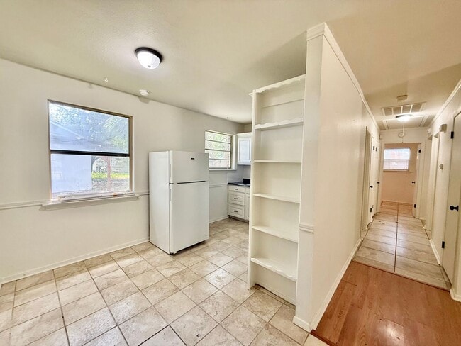 Building Photo - Home for Lease