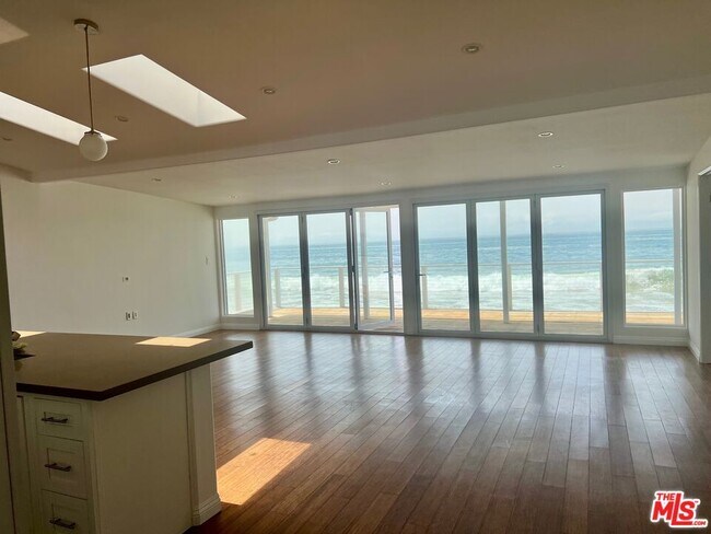 Foto del edificio - 25164 Malibu Rd