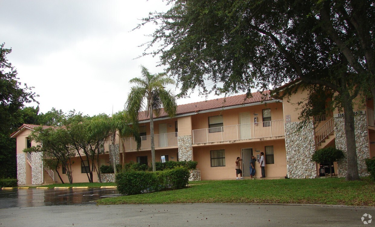 Foto principal - 11600 NW 25th Ct