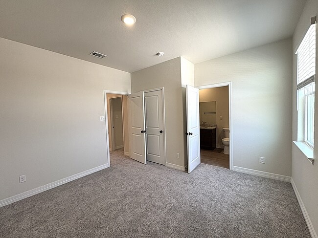 Building Photo - 1154 Lindsey Dr