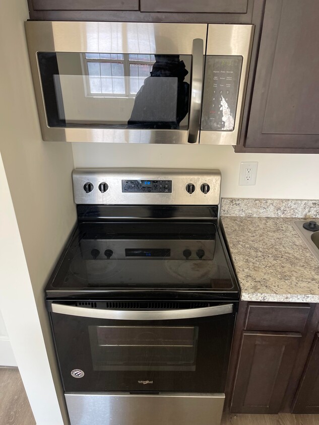 Foto principal - 740 Cunningham Ave