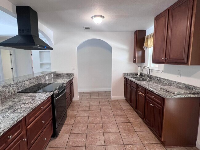 Building Photo - 7200 FL-85