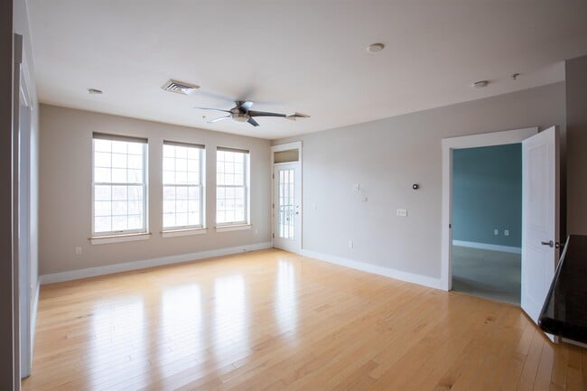 Building Photo - 60 Winooski Falls Wy