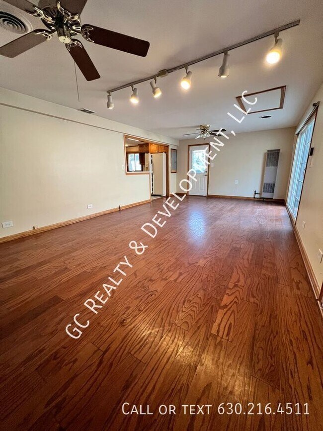 Building Photo - *** 1/2 MONTH FREE / CHARMING 3-BDRM SCHAU...