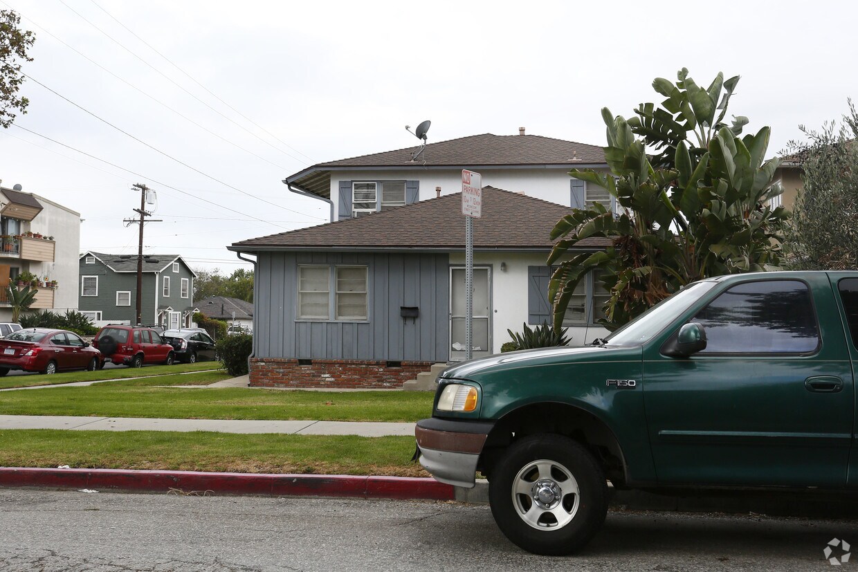 Foto del edificio - 10503 Woodbine St