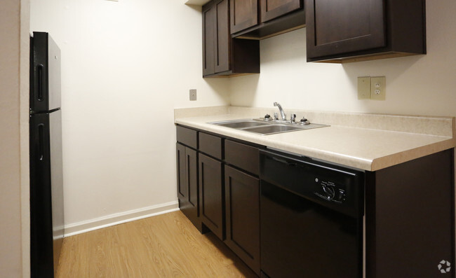 1 Bedroom / 1 Bath -550 SF - Cambridge Apartments