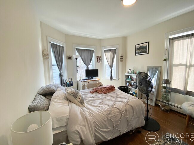 Foto del edificio - 106 Buttonwood St