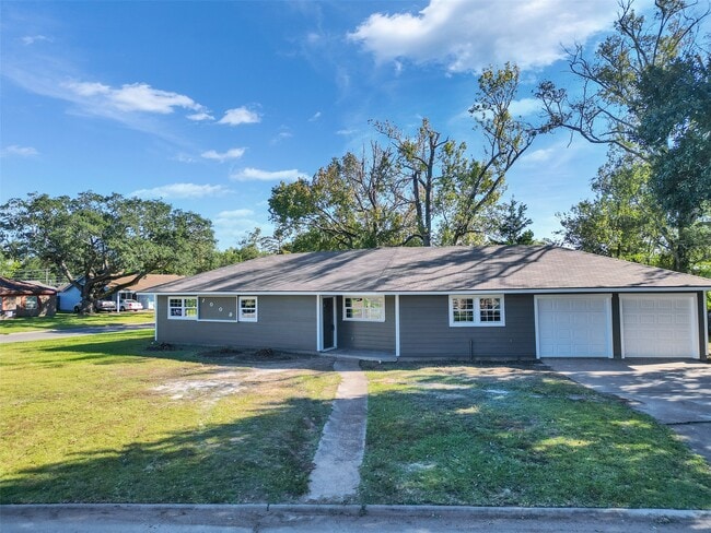 Foto del edificio - 1009 Ruby Ln