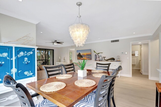 Foto del edificio - 438 Brackenwood Ln S