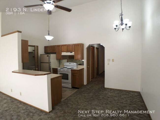 Building Photo - 3 Bed 1 Bath Duplex