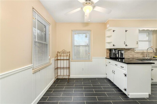 Foto del edificio - 5647 Antioch Rd