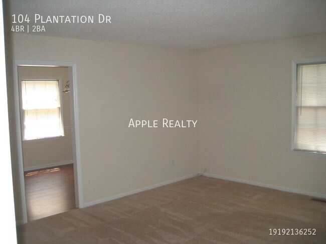 Foto del edificio - 104 Plantation Dr - Available early November