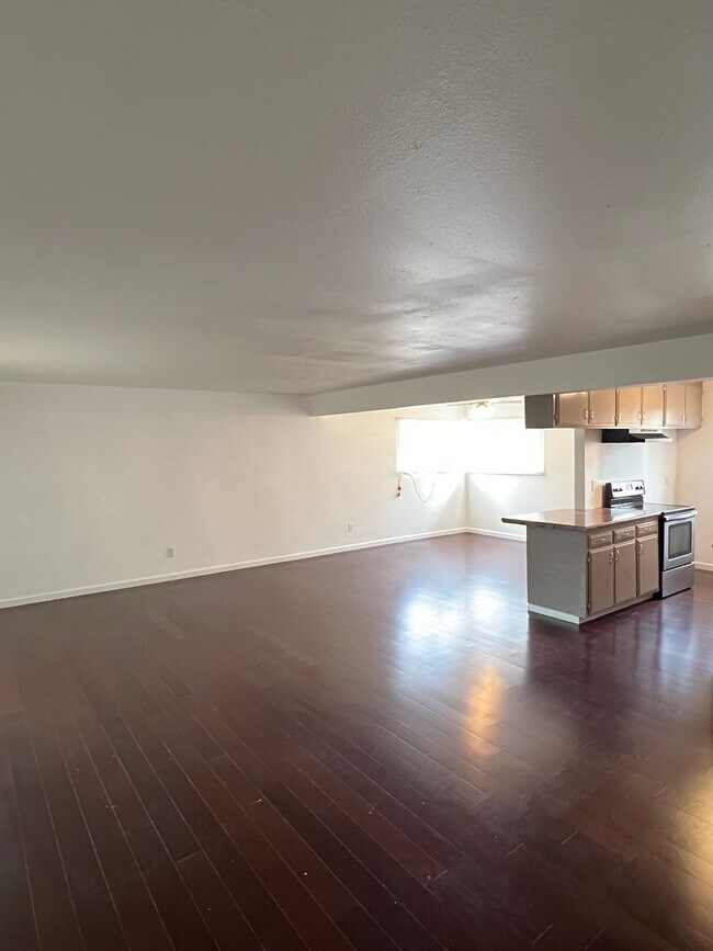 Foto del edificio - 4130 Hathaway Ave
