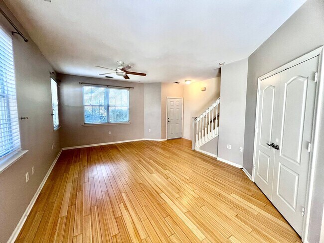 Foto del edificio - Beautifully Remodeled Corner Condo with Dual Primary Suites in The Villas at Bellamy