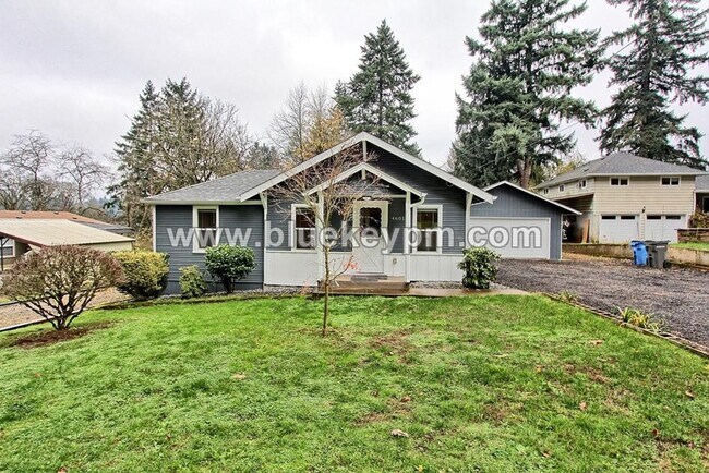 Foto del edificio - 2 Bed, 2 Bath Home with Large Yard Near Kiggins Bowl