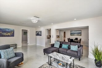 Building Photo - 255 Glouchester St