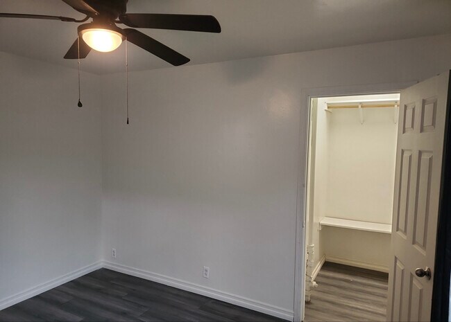 Building Photo - 306 W Sunkist St