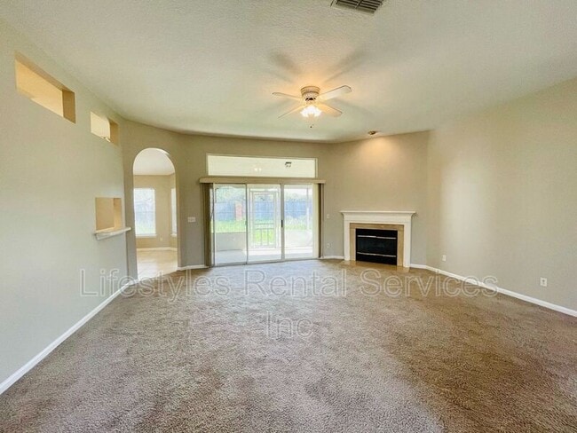 Building Photo - 8943 Country Bend Cir N