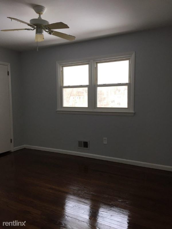 Building Photo - 4 br, 2 bath House - 1 Hickory Rd,