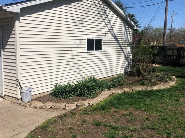 Building Photo - 1706 Crescent Dr