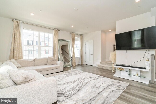 Foto del edificio - 336 Pemberton Park Ln