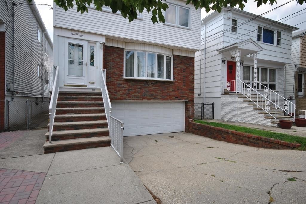 Primary Photo - 25 West Dr