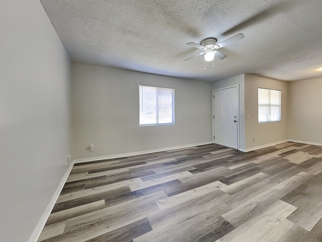 Building Photo - 1527 S Central Ave