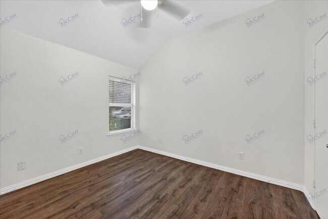 Building Photo - 342 Leisure Ln