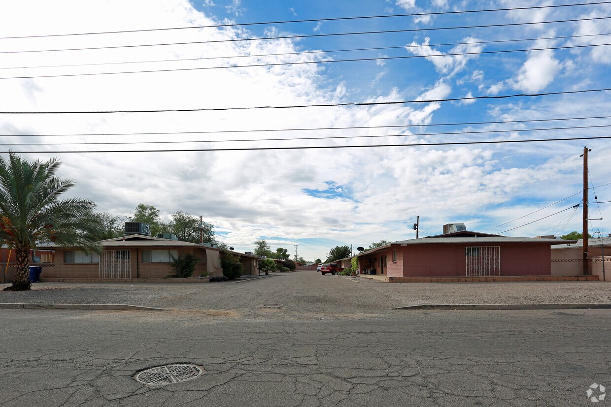 Foto del edificio - 4530-4532 E Fairmount St