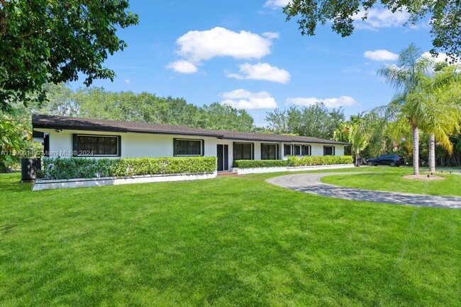 Building Photo - 10840 SW 67th Ave