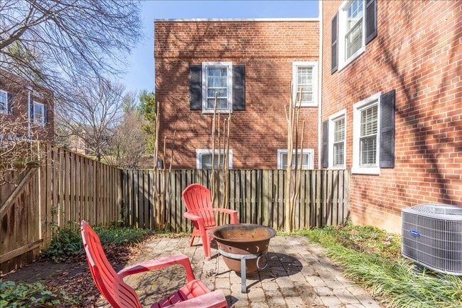 Private patio - 2802 S Abingdon St