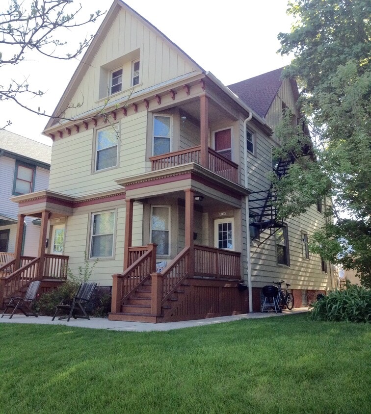 Primary Photo - 3120 N Cambridge Ave