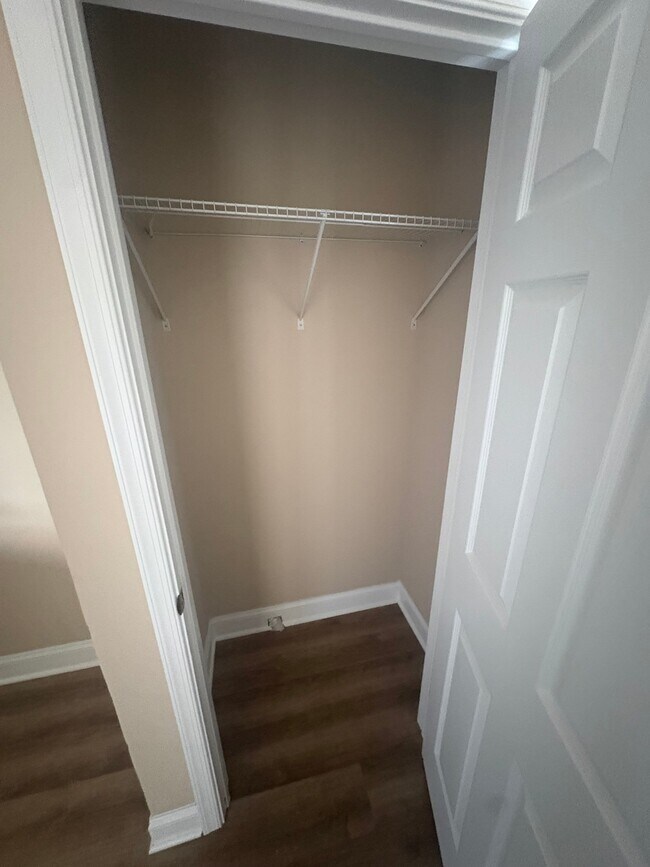 Foto del edificio - 302 Hendrickson Ln