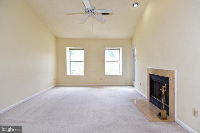 Building Photo - 7705 Lafayette Forest Dr