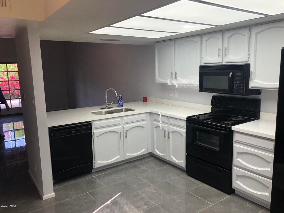 Primary Photo - 730 W Sterling Pl