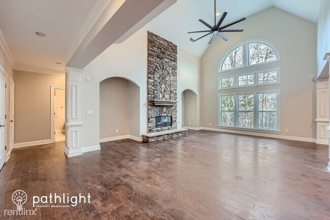 Building Photo - 5 br, 4 bath House - 4420 Manor Creek Driv...
