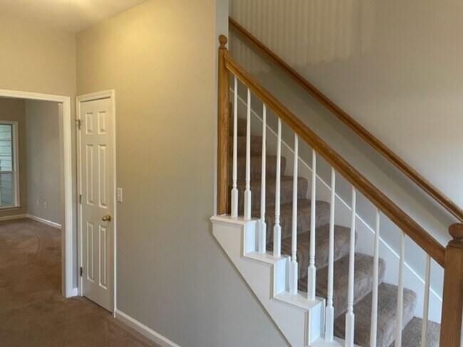 Building Photo - For Rent