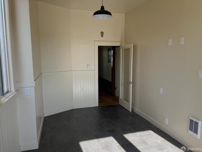 Foto del edificio - 4905 3rd St