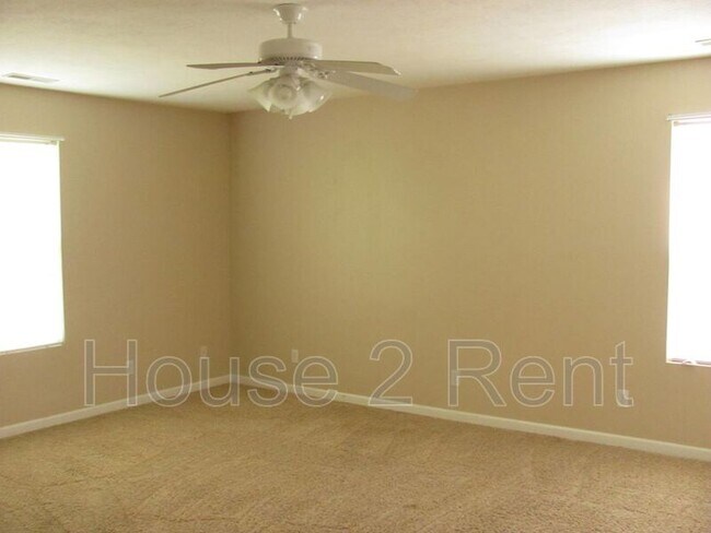 Building Photo - 805 N Washington St