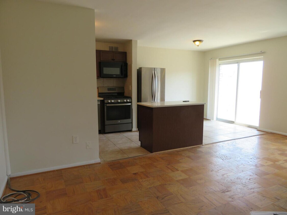 4313 Knox Rd Unit 302, College Park, MD 20740 Room for Rent in