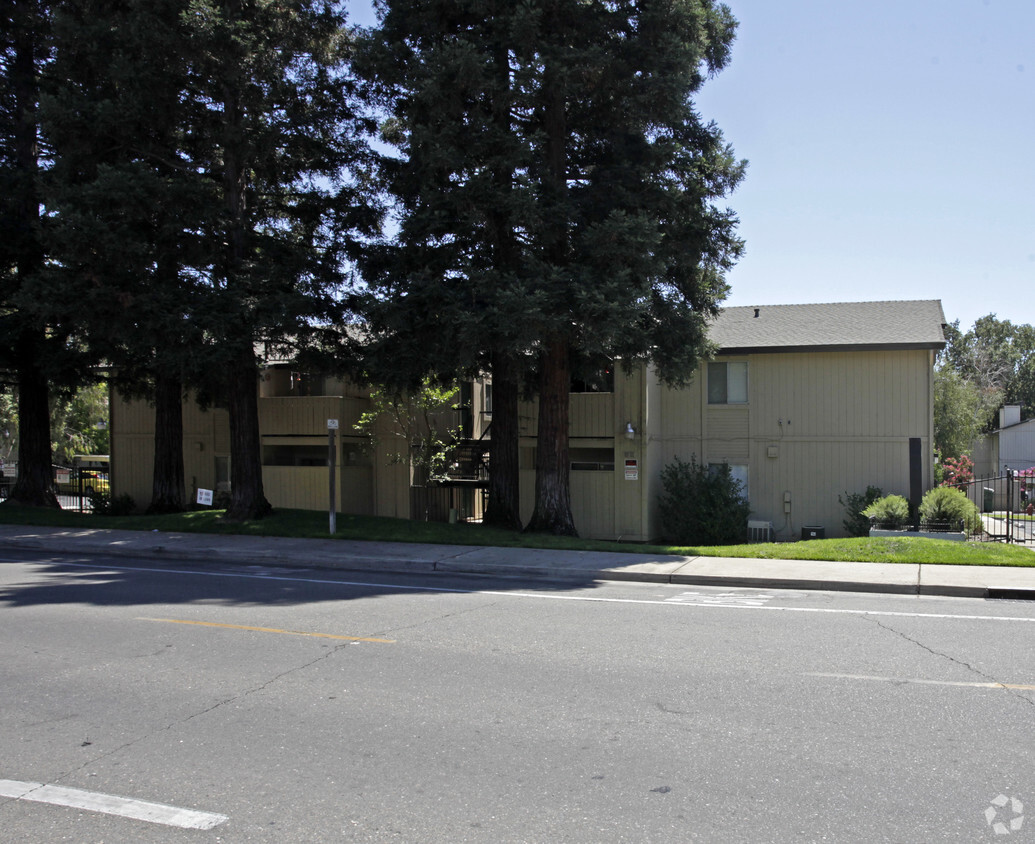 Building Photo - Van Alstine Place